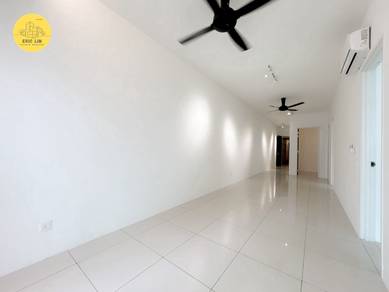 Cheapest Deal !! The Clovers, 900 Sqft, Mid Floor, Basic Reno, 2 Cps !