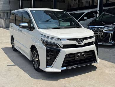 Toyota VOXY 2.0 KIRAMEKI II (A) 7-SEATER