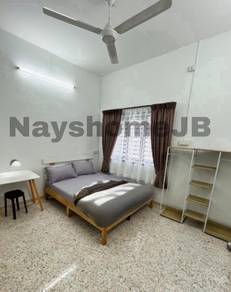 LODEPO QUEEN room Nong chik spacious HSA 3km to Ciq