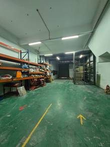 Seksyen 33 Shah Alam. 1.5-Storey Link Factory for Sales/Rent
