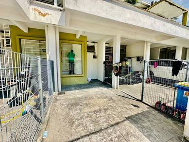 Townhouse Pearl Villa SP4 Bandar Saujana Putra (Upper unit)