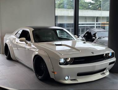 Dodge CHALLENGER LIBERTY WALK 3.6 V6