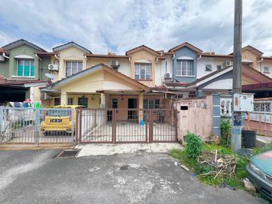 FLEXIBLE BOOKING❤️ 2 Storey House Seksyen 2,Bukit Mahkota BANGI