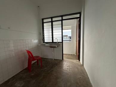 full loan TMN MOLEK flat high floor with yard original new paint 2r1b