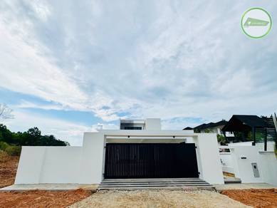 Luxury Golf Villa in Kuantan! 6BR, Pool, 8-Car Garage –Don’t Miss Out!
