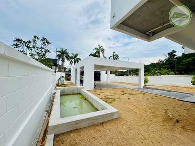 Luxury Golf Villa in Kuantan! 6BR, Pool, 8-Car Garage –Don’t Miss Out!