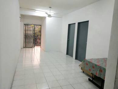 Golden Villa Apartment - 1km dari Alam Impian