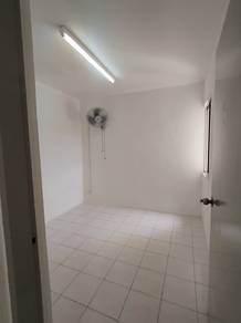 Taman Kristal Tg Tokong 700sf 3-Bedrooms P/Renovated 1-Fixed Carpark