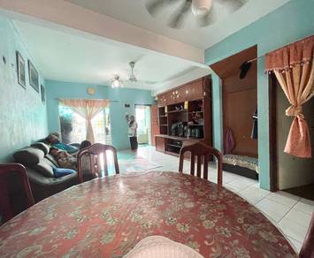 Double Storey Taman Pinggiran Putra Seri Kembangan Facing open