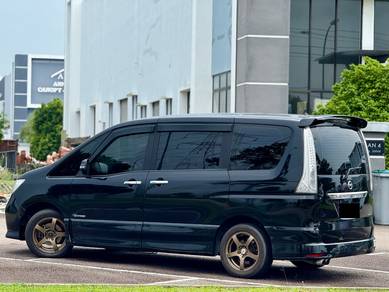 Nissan SERENA 2.0 S-HYBRID HIGHWAY STAR