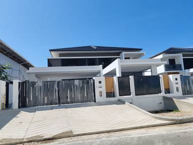Luxurious Double Storey Semi-Detached House at luak bay