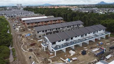 Petra Jaya Perumahan Baru Jalan Camar