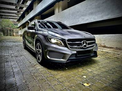 LOCAL 2015 Mercedes Benz GLA250 AMG 4MATIC 2.0