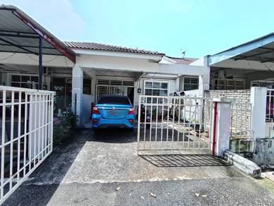 Rumah Teres Setingkat di Masjid Tanah Melaka