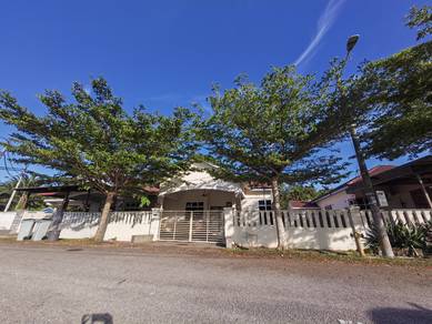 Semi D Single Storey Taman Siantan Damai, Muar, Tanah Luas Open Facing