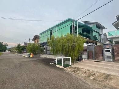 Rumah BANGLO 3TINGKAT MEWAH 7BILIK K.TRG GOLF RESORT TOK JEMBAL