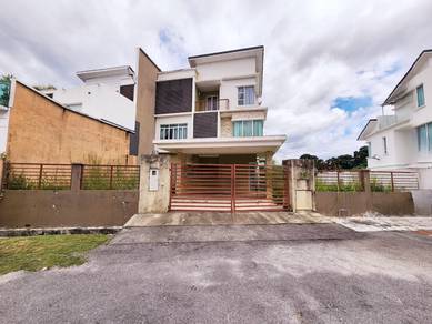 3 Storey Semi-D Cheras Batu 9 ( Free Hold ) ( 4,000 sf ) 6 room 5 bath
