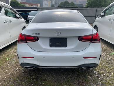 Mercedes Benz A180 1.3 AMG SEDAN (A)