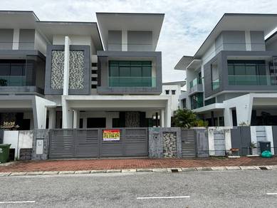 2.5 Storey SEMID House at Lang Valley