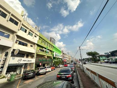 Prime 3.5-Storey Shoplot Damansara Uptown SS21 – Main Road Frontage