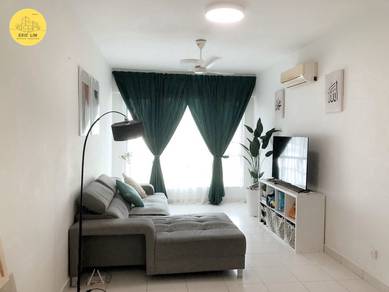 Crazy Cheap !! One Foresta, 900 Sqft, Low Floor, Basic Reno, 2cp Lg3