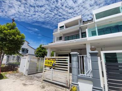 [Big land] 2.5 Storey Terrace Corner lot House［Gated & Guarded］