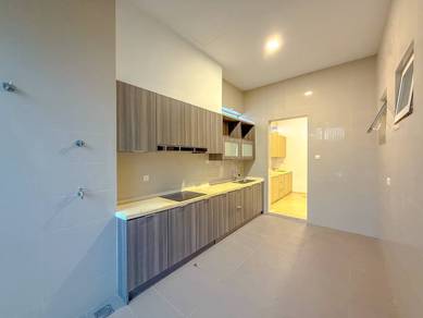 SPACIOUS RENOVATED 2.5 Storey BUNGALOW Lakefront Villa Cyberjaya