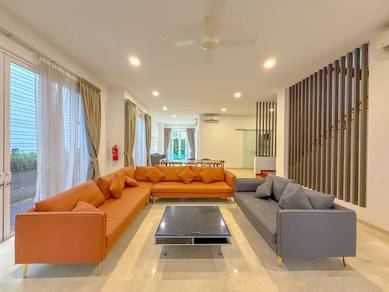 SPACIOUS RENOVATED 2.5 Storey BUNGALOW Lakefront Villa Cyberjaya