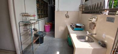Bilik Sewa Perempuan Tepi Bustop UA1 Jalan UMS
