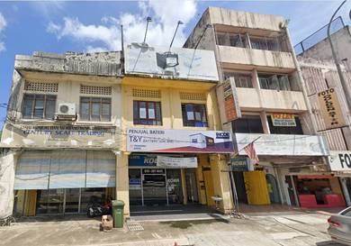 3.5-storey Shoplot Taman Salak Selatan near LRT Station & Permaisuri