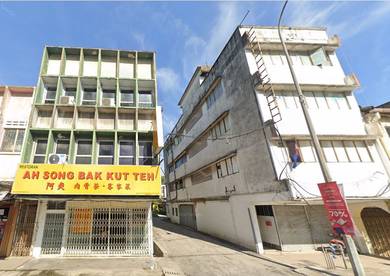 3.5-storey Shoplot Taman Salak Selatan near LRT Station & Permaisuri