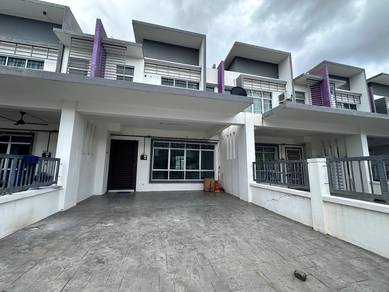 Meranti 2 Hillpark Puncak Alam. 2 sty terrace intermediate.
