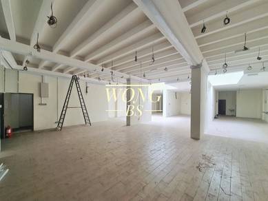 FACING MAIN ROAD! 2.5-Storey Commercial Shop, 5922 sqft, George Town
