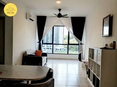 Great Deal !! One Foresta, 900 Sqft, Low Floor, Fully Renovated, 2cps