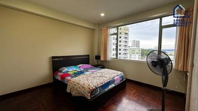 CHEAP ! Bayshore Condo Unit For Sale