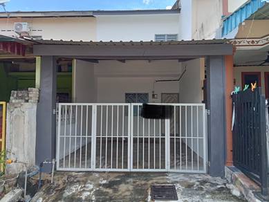 Fully Renovated 2R1B Terrace House for Rent @ Taman Delima, Kluang
