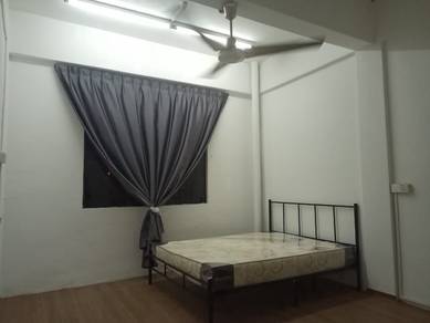 Bilik Queen Besar Bertingkap Jalan Tun Abdul Razak (Susur 4) JB