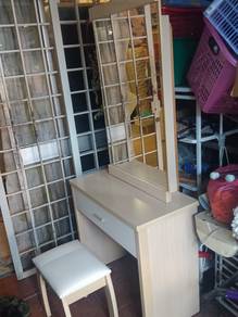 Dressing table with chair