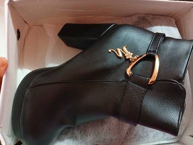To sell boots