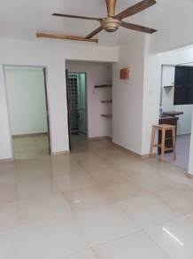 Greenlane Heights Apt (Block H) 550sqft 2-Bedrooms Partially Renovated