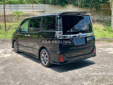 Toyota VOXY 2.0 KIRAMEKI 2