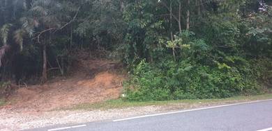 Tanah Rizab Melayu tepi jalan besar di Kuala Kangsar