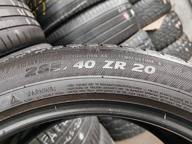 TTH 285 40 20 Michelin Latitude