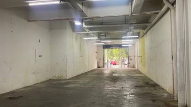 Ground floor shop lot at Puchong Saujana for rent