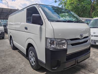 Toyota HIACE 0 2.5L (M)PANEL VAN