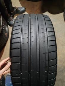 TTH 245 40 19 Michelin PS4s ZP Runflat