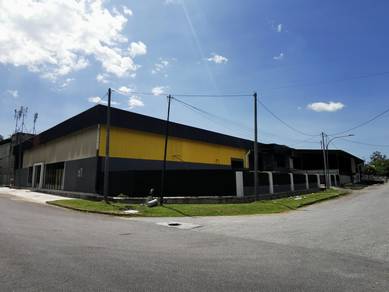CORNER LOT 1.5 Storey Factory Sungai Tukang Industrial Area For Sale
