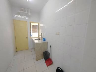 GROUND FLOOR Akasia Apartment FREEHOLD 1300SF Renovated Fully Tiles