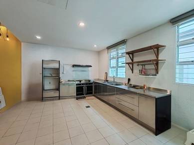 Well maintained. Extended Unit.