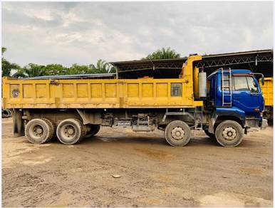 USED 2018 NISSAN 12tyre tipper lorry terus keja